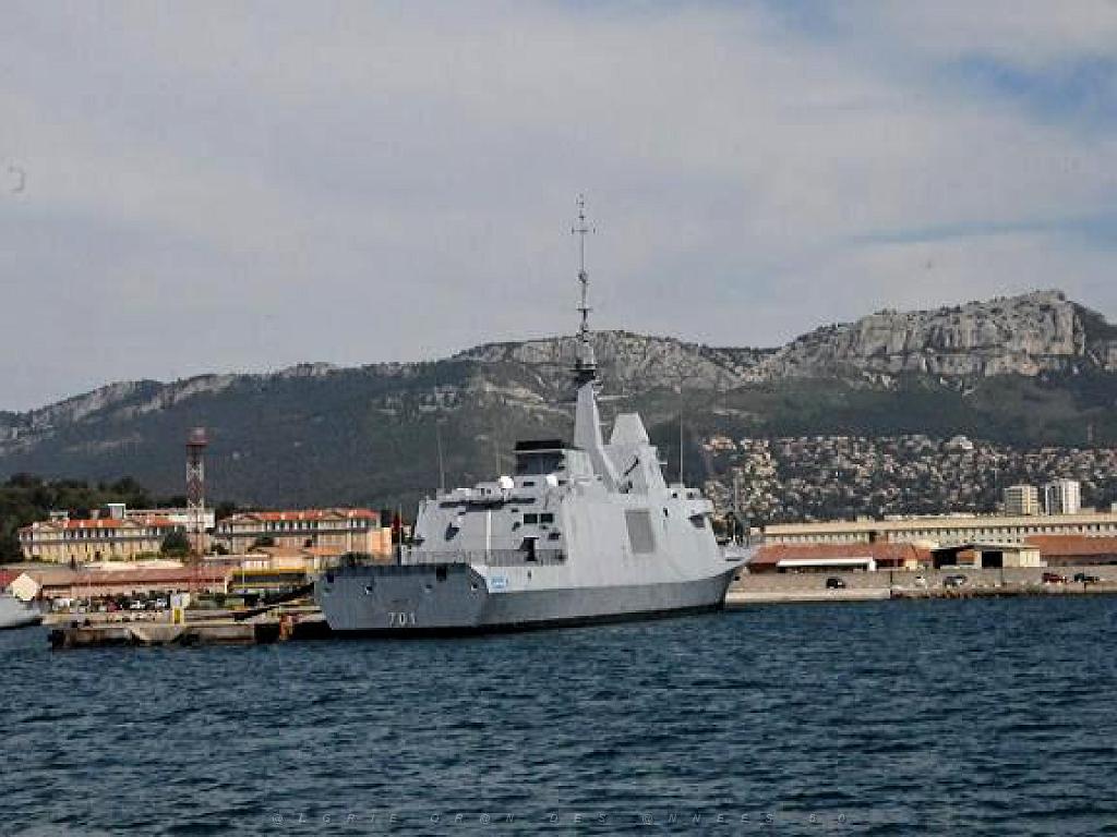 183 TOULON ET SA RADE (15).jpg